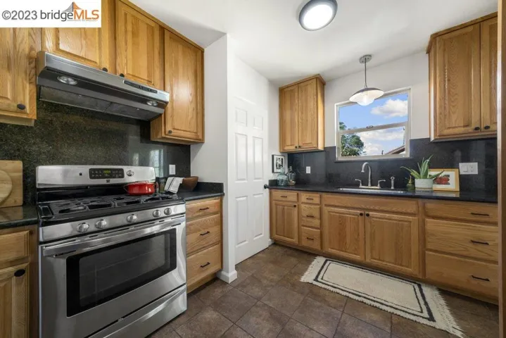 2424 Garvin Ave, Richmond, California 94804