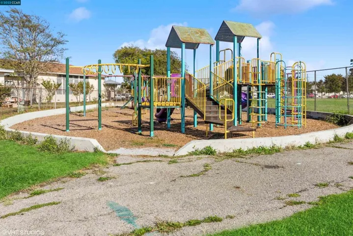 289 Curry St, Richmond, California 94801