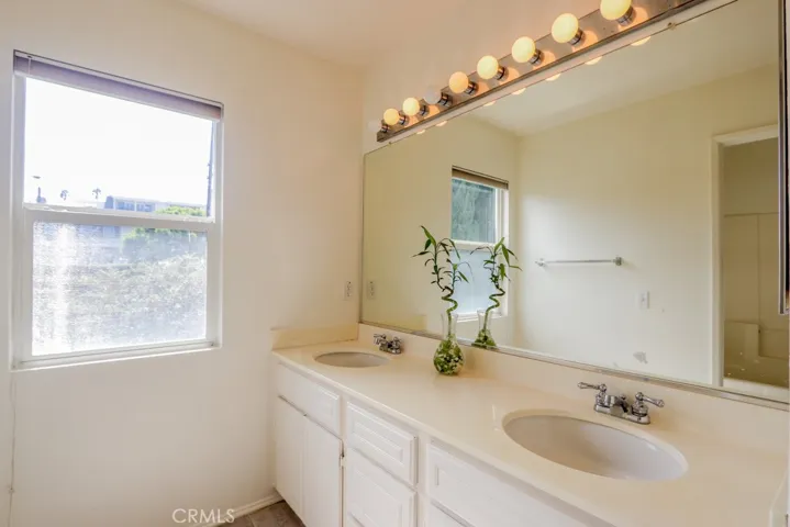 1868 Newport Terrace, San Pedro, California 90732