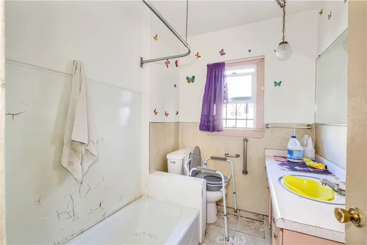 8753 Dalton Avenue, Los Angeles, California 90047