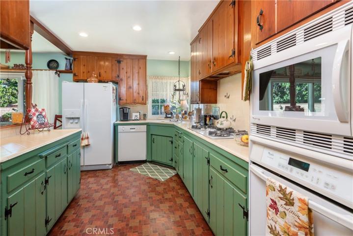 148 Rodeo Road, Glendora, California 91741