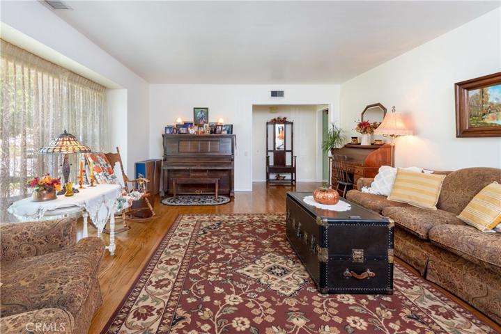 148 Rodeo Road, Glendora, California 91741