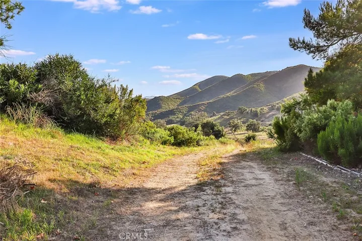 3933 Patrick Henry Place, Agoura Hills, California 91301