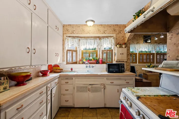 4263 Le Bourget Avenue, Culver City, California 90232