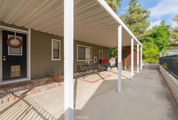 Side entrance to laundry room