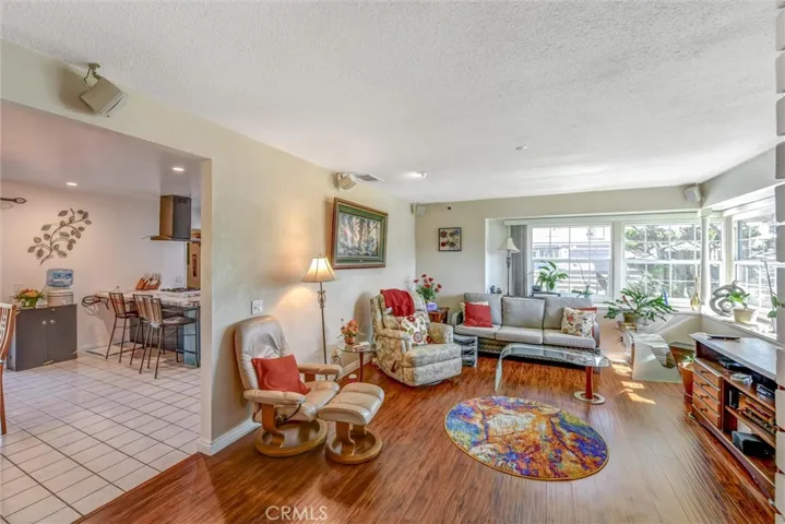 FRONT ROOM