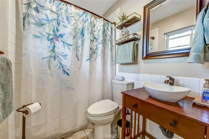 MAIN BEDROOM BATH ROOM