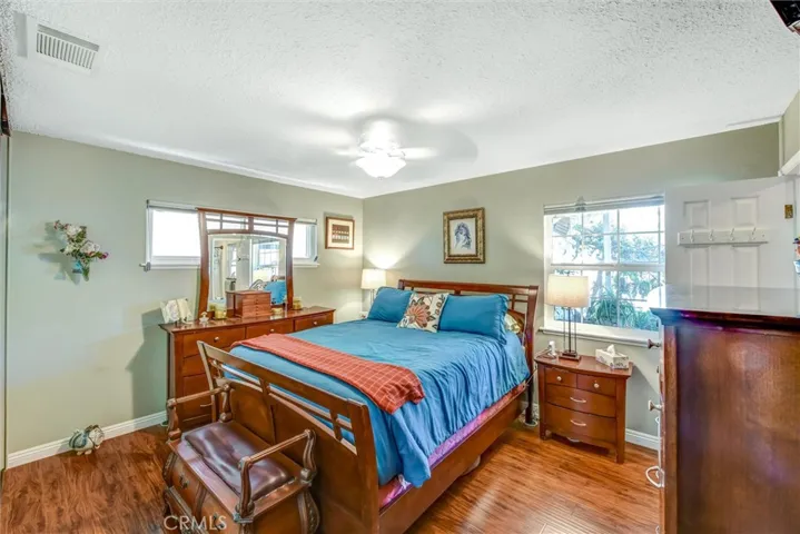 MAIN BED ROOM