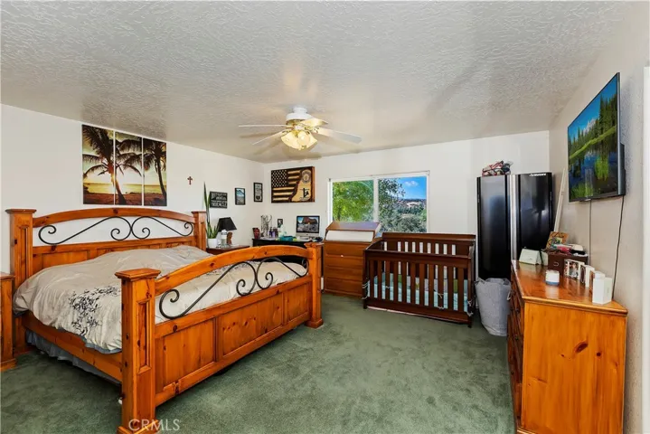 11221 Omelveny Road, Oak Hills, California 92344
