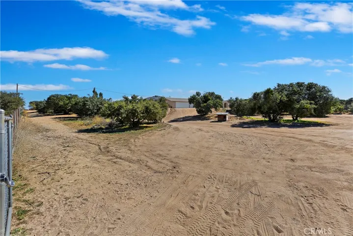 11221 Omelveny Road, Oak Hills, California 92344