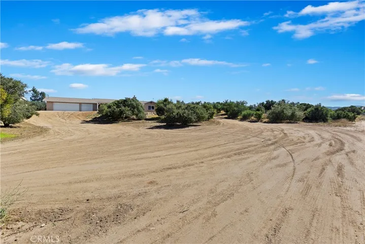 11221 Omelveny Road, Oak Hills, California 92344