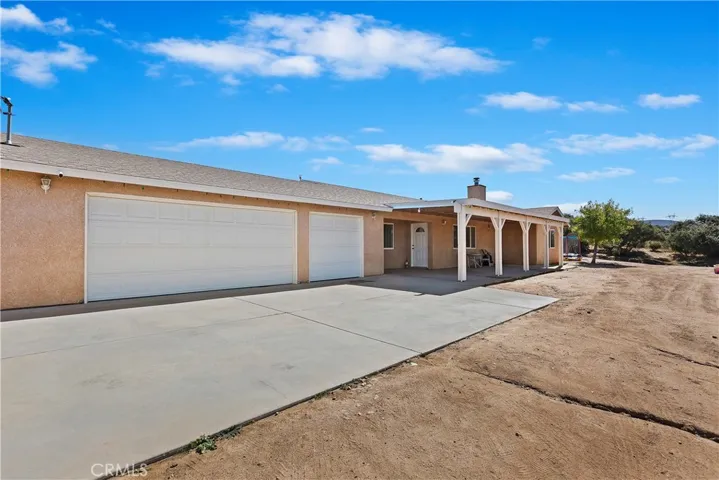11221 Omelveny Road, Oak Hills, California 92344