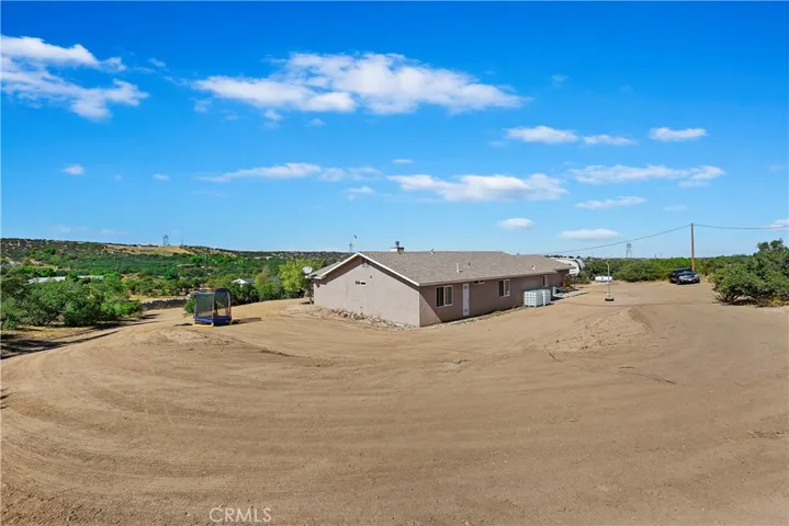 11221 Omelveny Road, Oak Hills, California 92344
