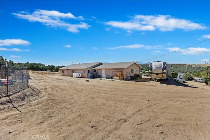 11221 Omelveny Road, Oak Hills, California 92344