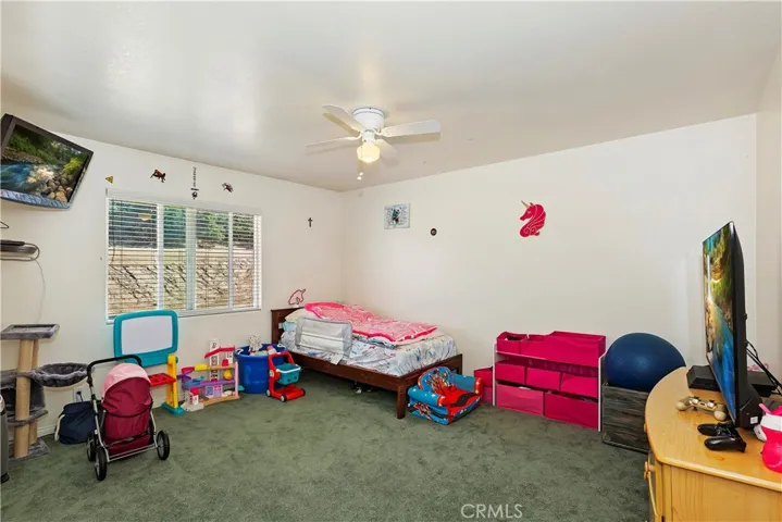 11221 Omelveny Road, Oak Hills, California 92344