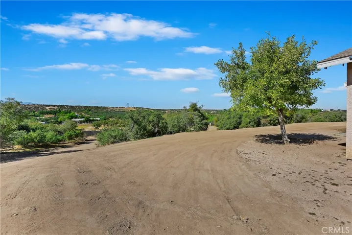 11221 Omelveny Road, Oak Hills, California 92344