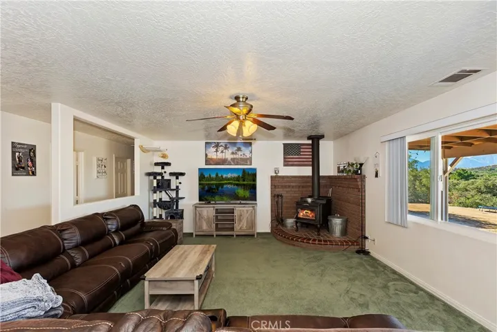 11221 Omelveny Road, Oak Hills, California 92344