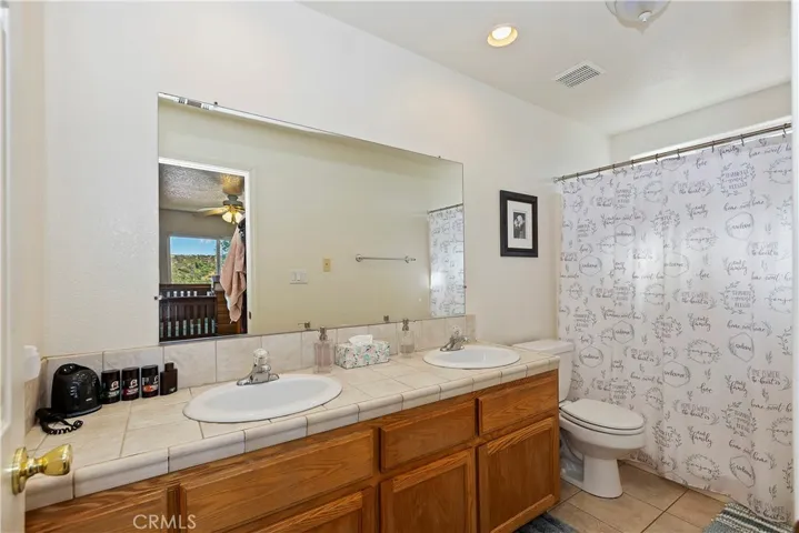 11221 Omelveny Road, Oak Hills, California 92344