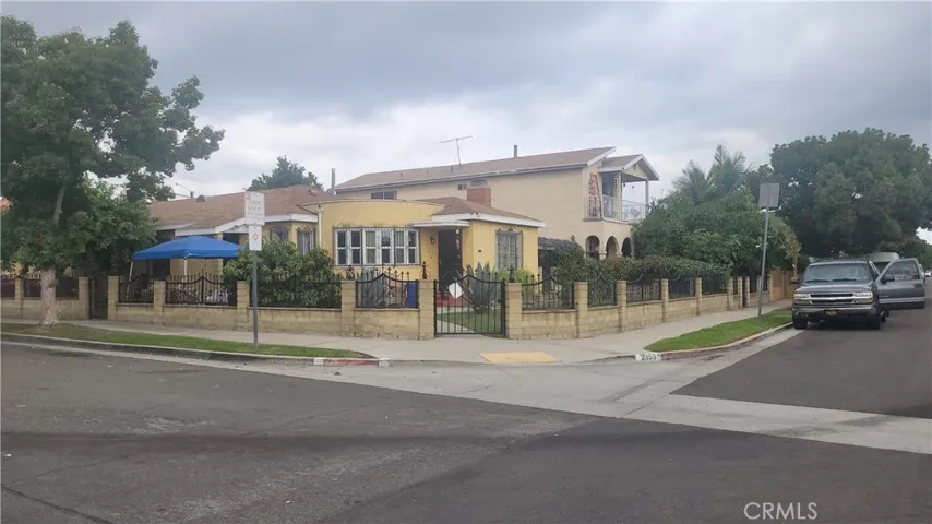 Front corner view of property