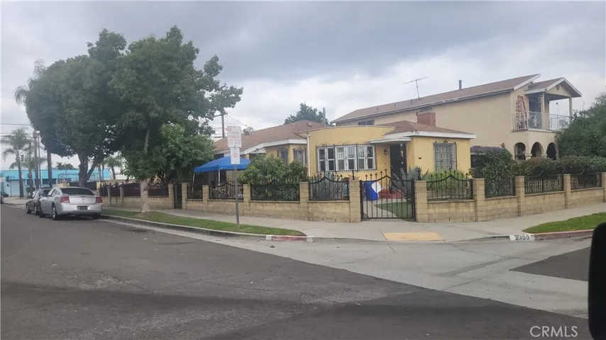 Front corner view of property