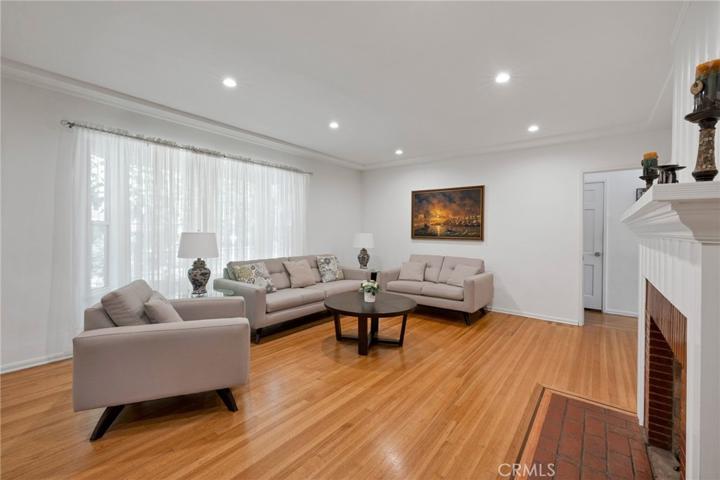 606 Roselli Street, Burbank, California 91501