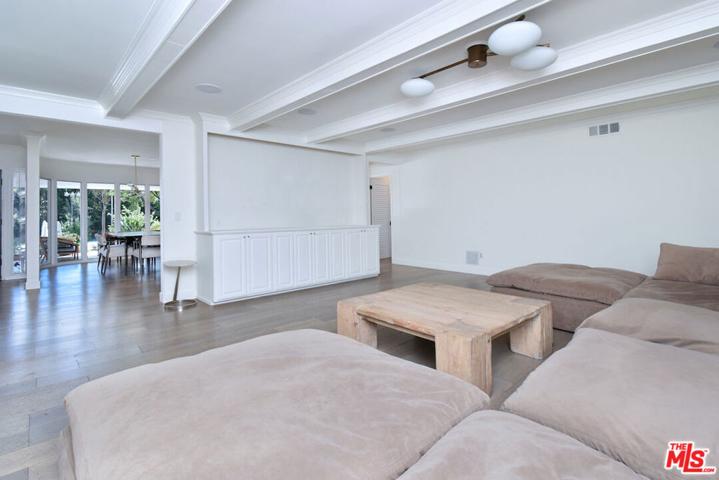 4678 White Oak Avenue, Encino, California 91316