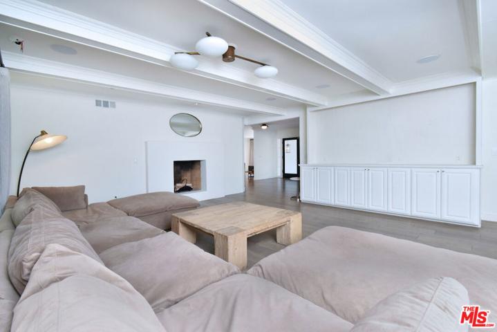 4678 White Oak Avenue, Encino, California 91316