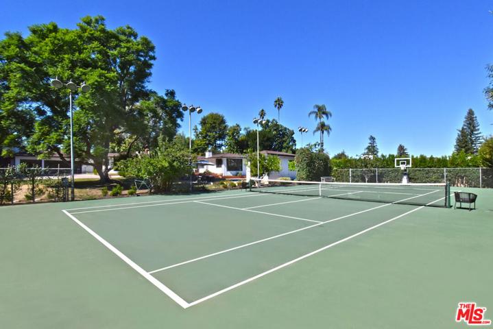 4678 White Oak Avenue, Encino, California 91316