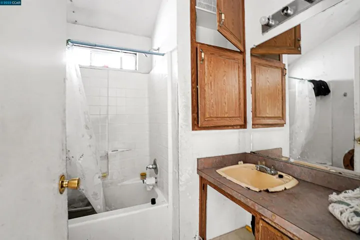 414 Douglas Ave, Oakland, California 94603
