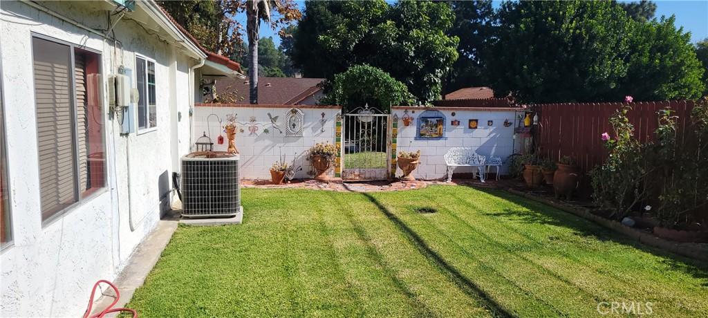 1st level yard side