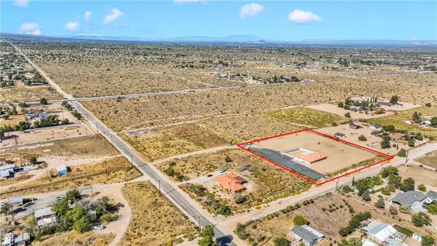 10570 Riggins Road, Phelan, California 92371
