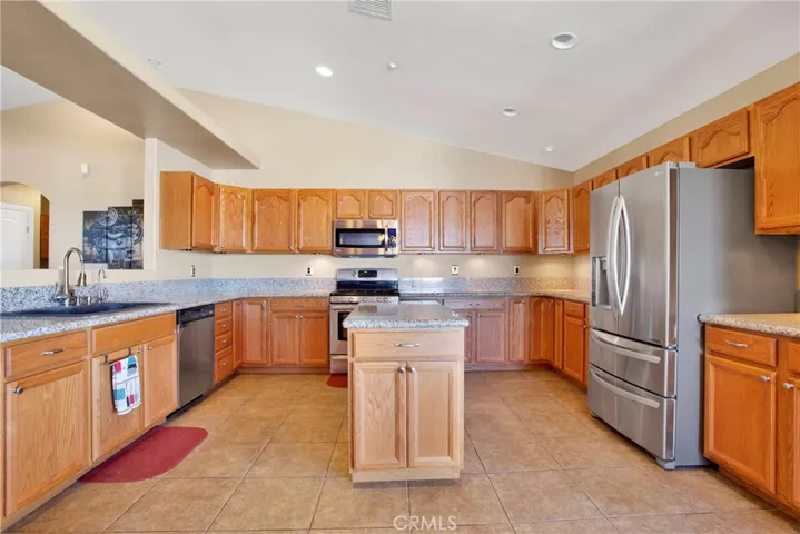 10570 Riggins Road, Phelan, California 92371