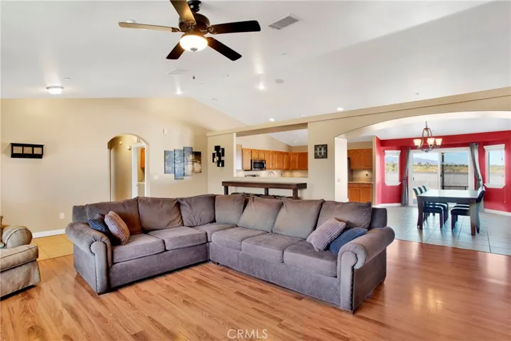 10570 Riggins Road, Phelan, California 92371