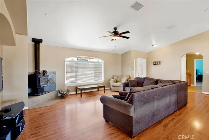 10570 Riggins Road, Phelan, California 92371