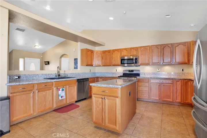 10570 Riggins Road, Phelan, California 92371