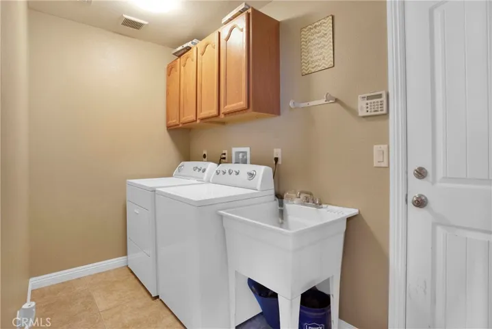 10570 Riggins Road, Phelan, California 92371