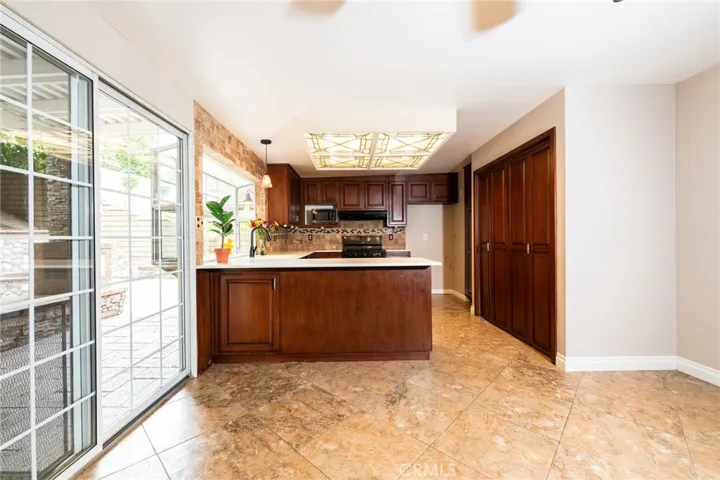 Kitchen & Dining Area