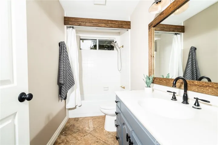 Downstairs Full bathroom 1