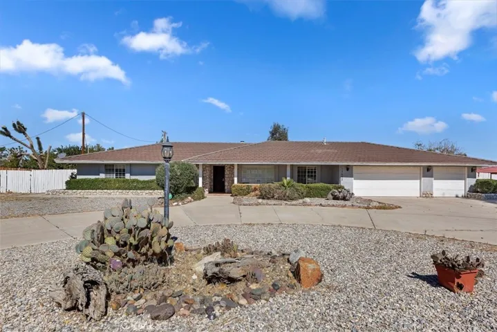 13052 Quapaw Road, Apple Valley, California 92308