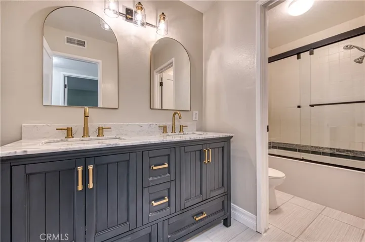 Lower bathroom for bedrooms 1 and 2