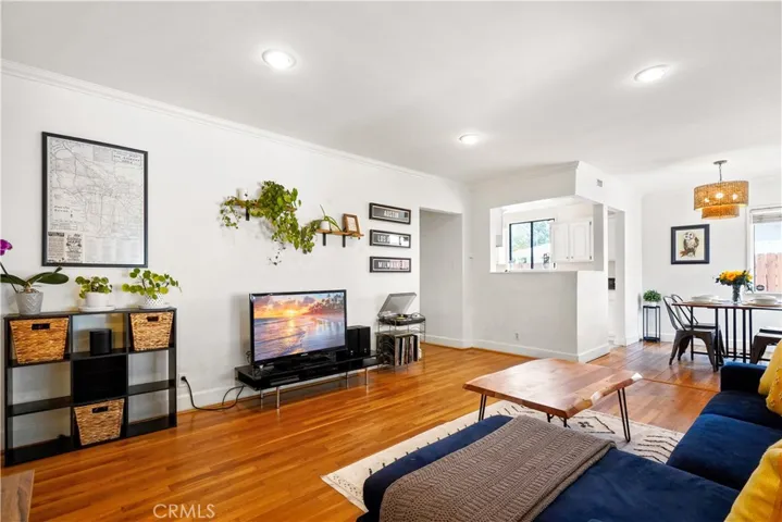10342 Vassar Avenue, Chatsworth, California 91311