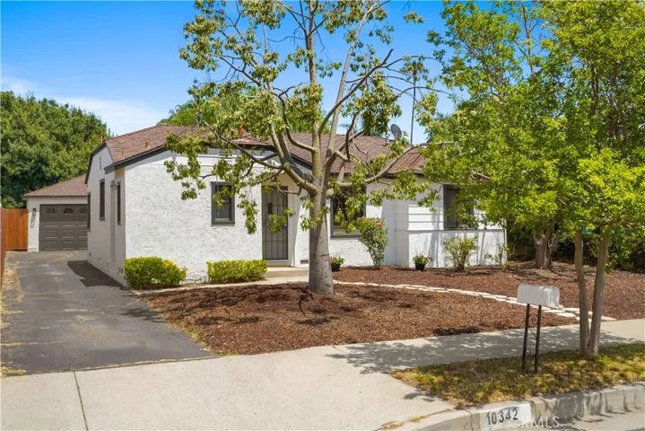 10342 Vassar Avenue, Chatsworth, California 91311
