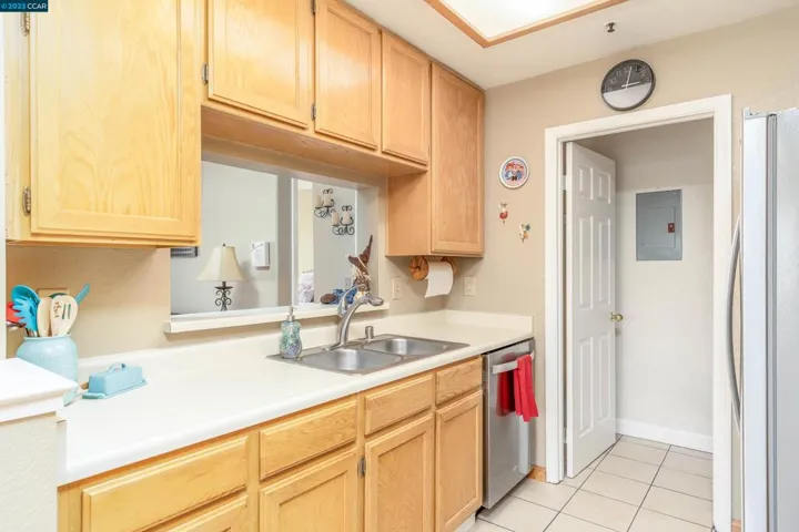 911 Waterford Pl, Pinole, California 94564