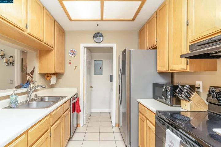 911 Waterford Pl, Pinole, California 94564