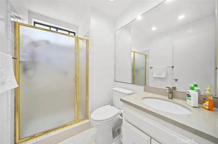 Down stairs full bathroom