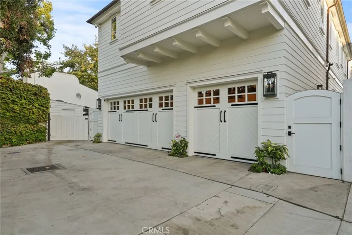 3 Car Garage