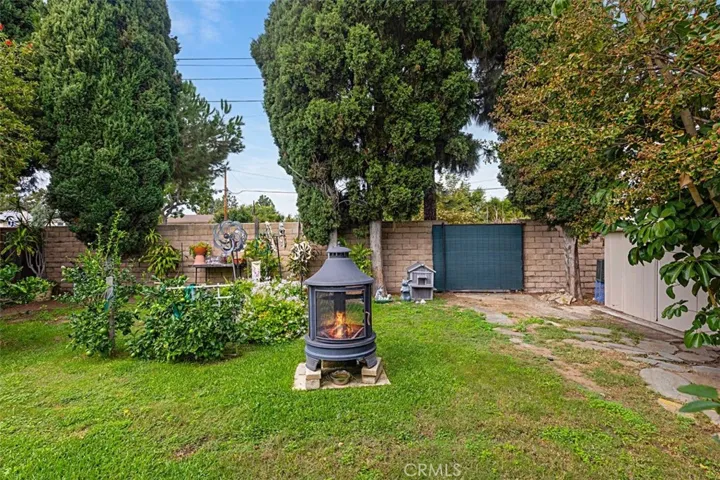 Backyard w/RV Gate to Street