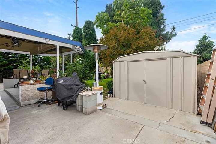 Backyard w/Storage Sheds