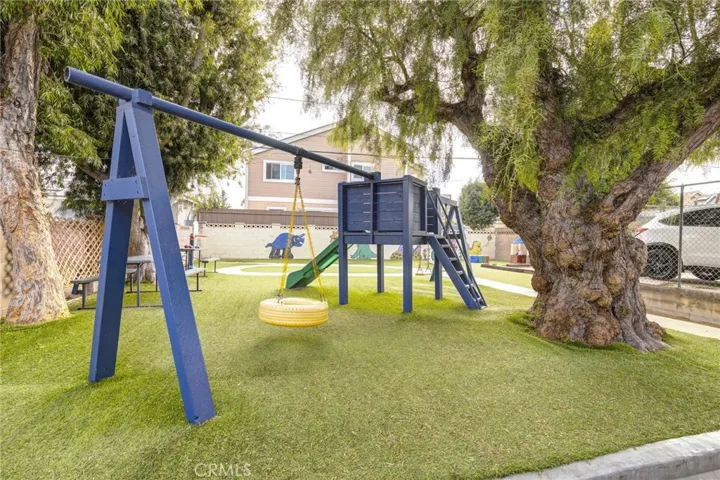 2400 Nelson Avenue, Redondo Beach, California 90278