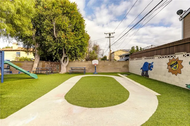 2400 Nelson Avenue, Redondo Beach, California 90278